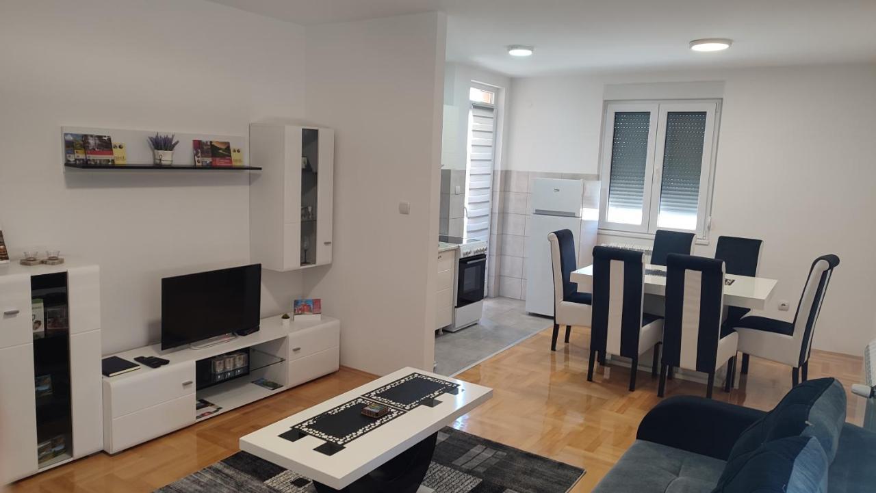 פירוט Black And White מראה חיצוני תמונה